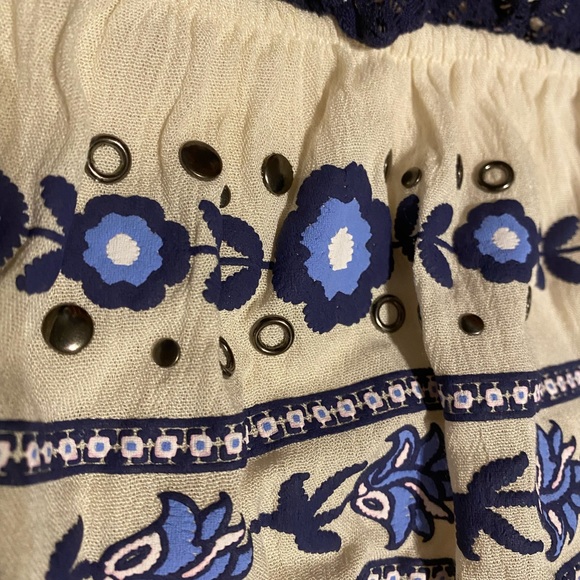 Taylor and Sage off the shoulder shirt - Picture 4 of 6